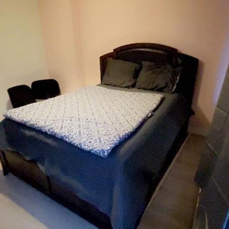 Private Double Bed Room Only With Balcony In Apartment Rotterdam Extérieur photo